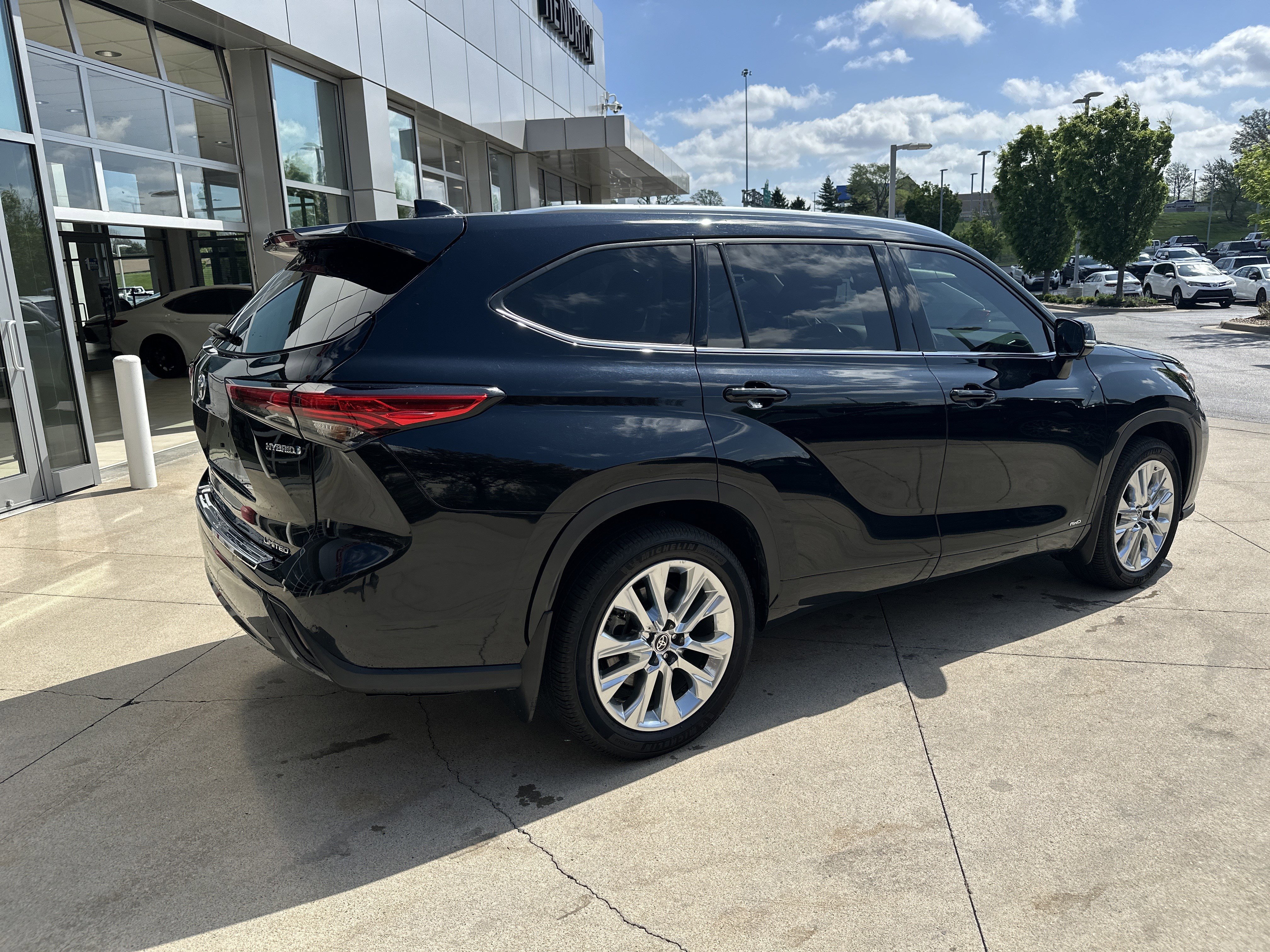 Used 2023 Toyota Highlander Limited AWD/4WD image 6