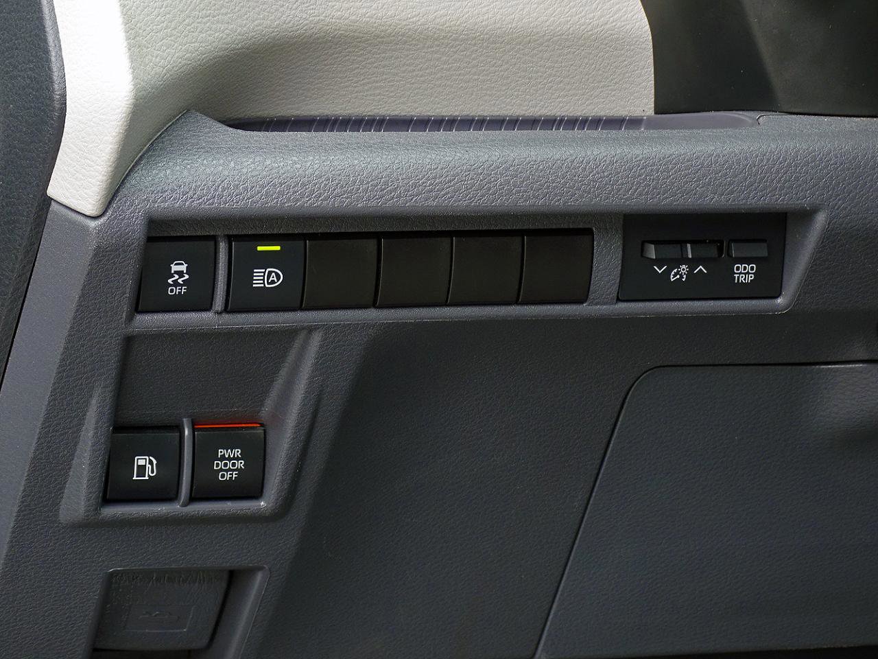 Used 2024 Toyota Sienna XLE FWD image 19