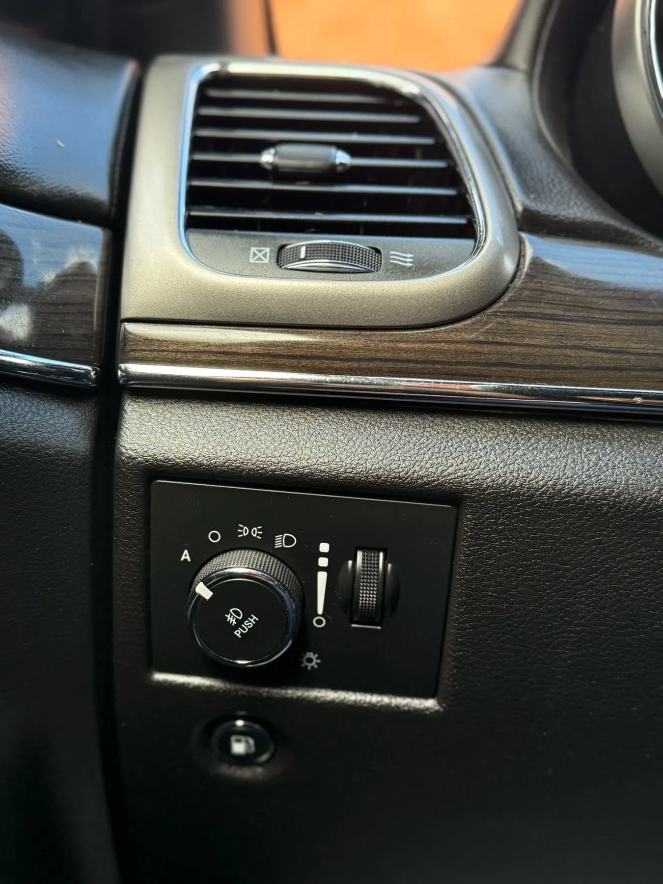 Used 2018 Jeep Grand Cherokee Overland image 23