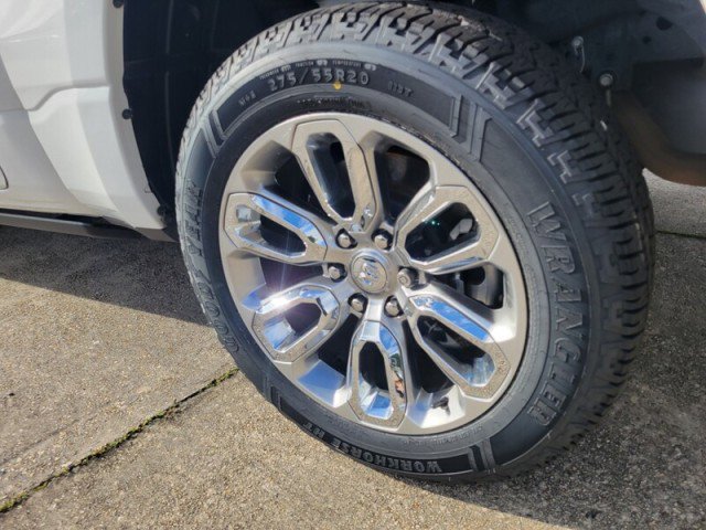 Used 2024 RAM 1500 Laramie AWD/4WD image 9