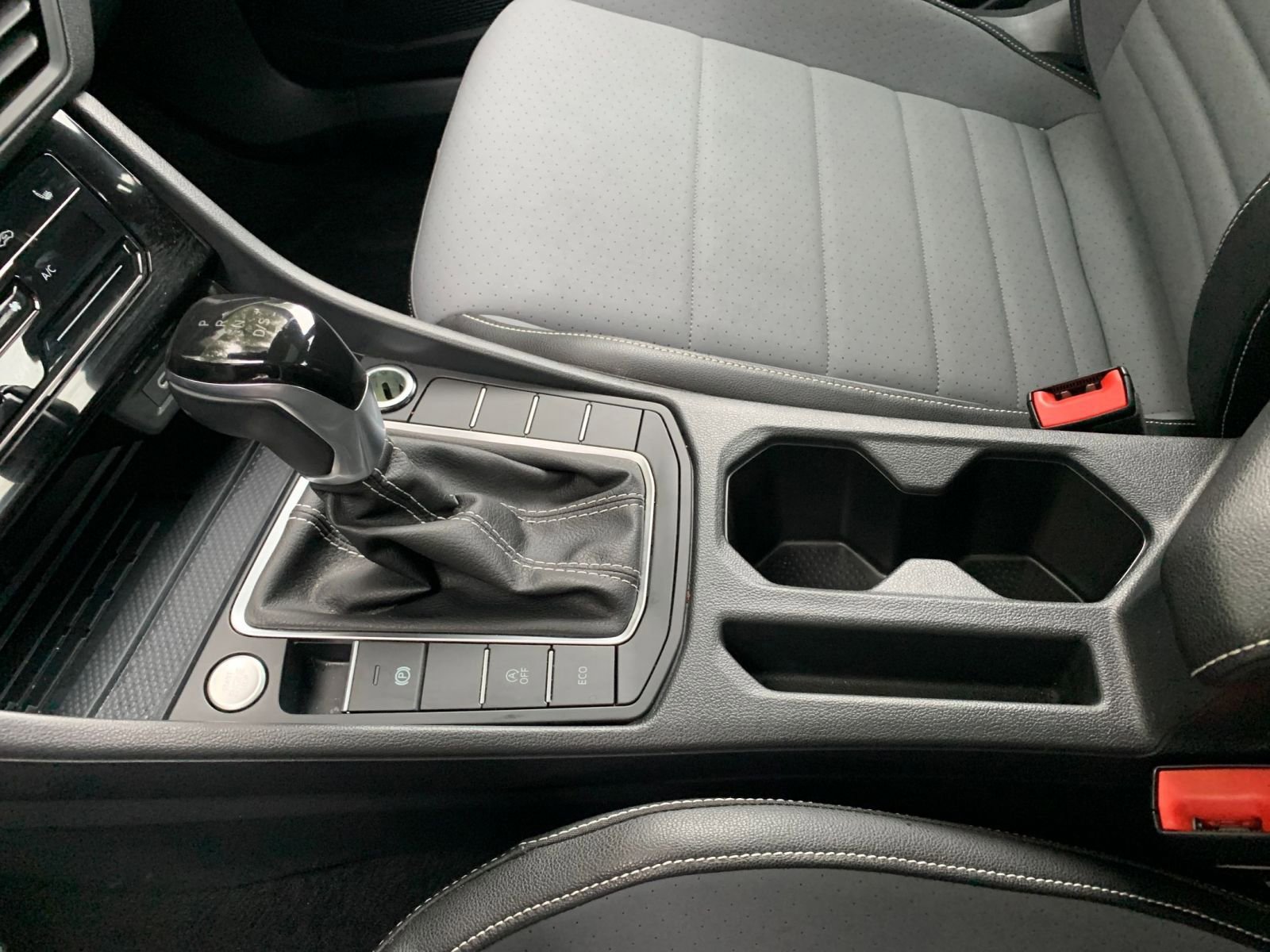 Used 2025 Volkswagen Jetta SE image 40