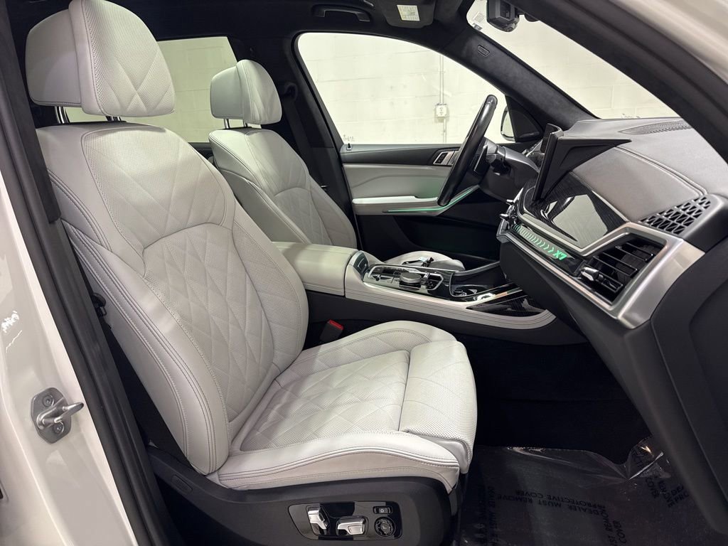 Used 2023 BMW X7 xDrive40i w/ M Sport Package image 41