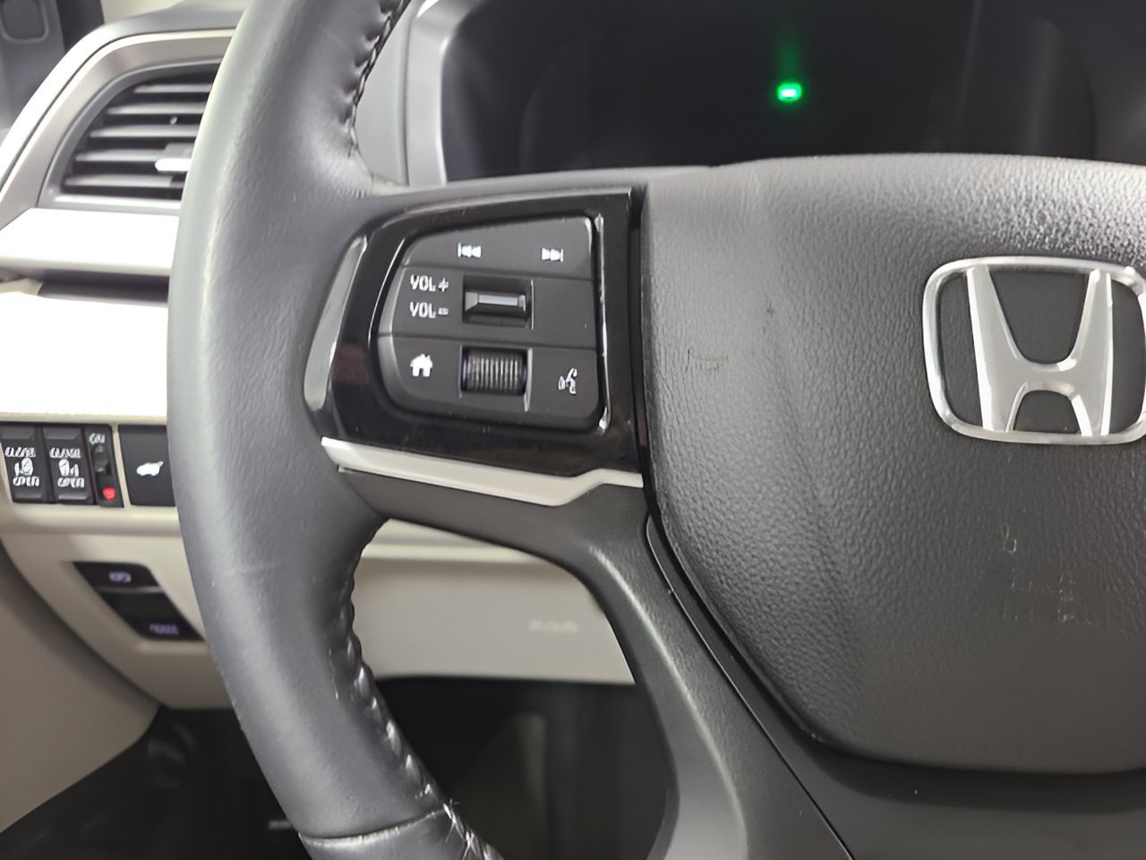 Used 2025 Honda Odyssey EX-L image 26