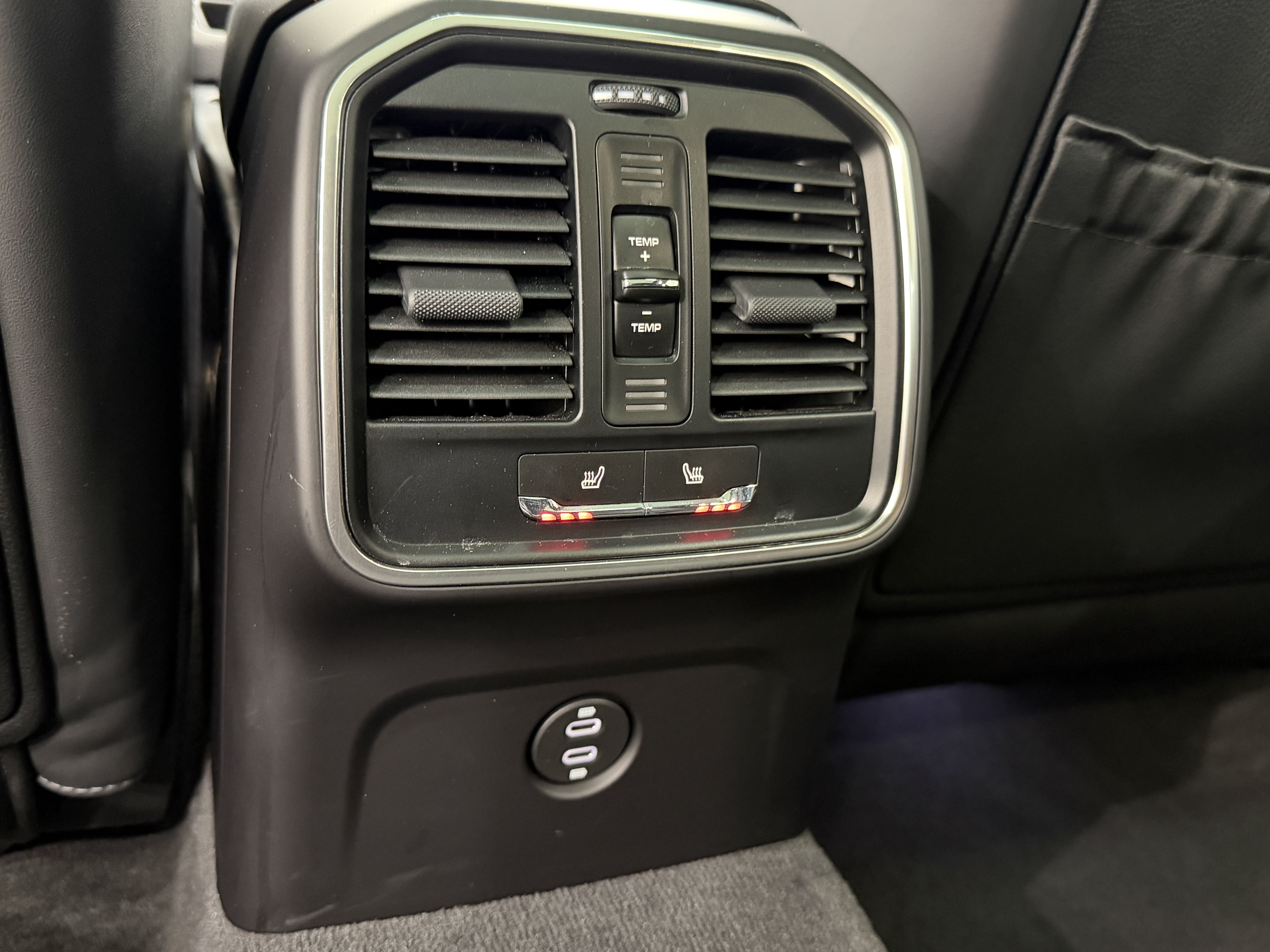 Certified 2024 Porsche Macan S AWD/4WD image 21