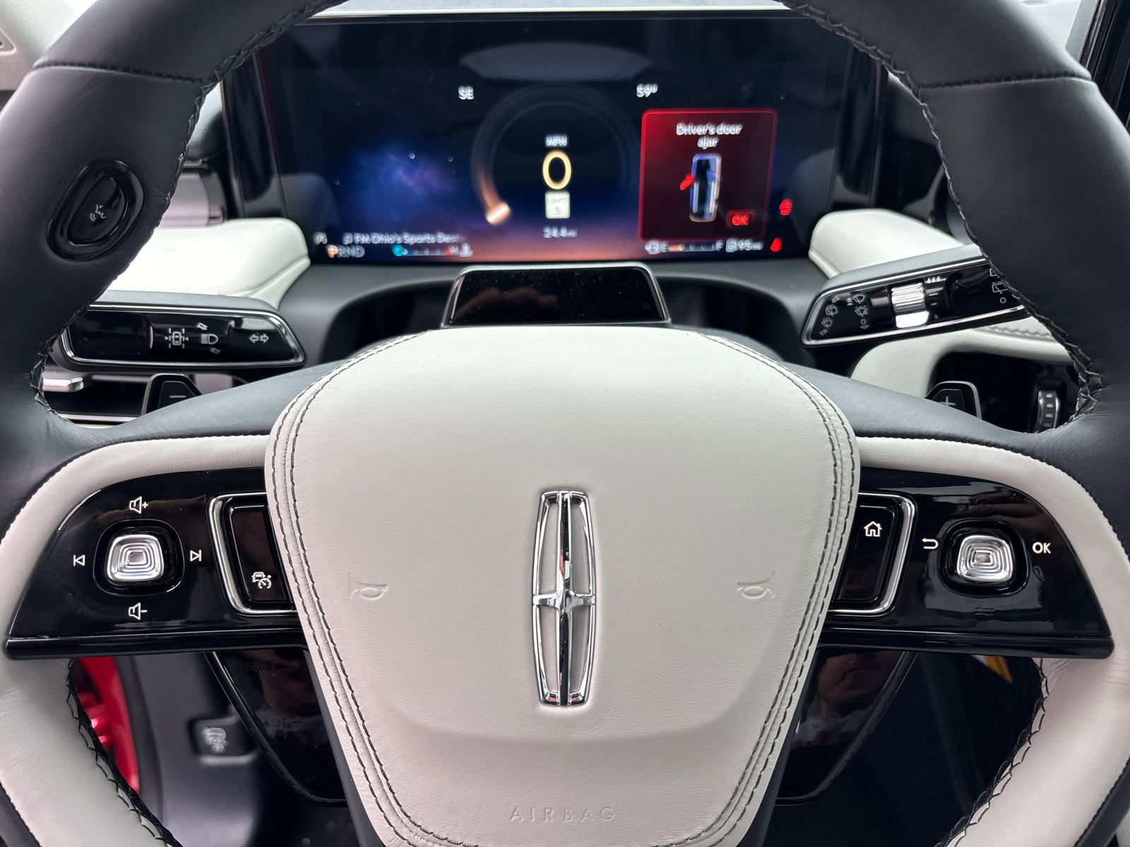 New 2026 Lincoln Aviator AWD image 16