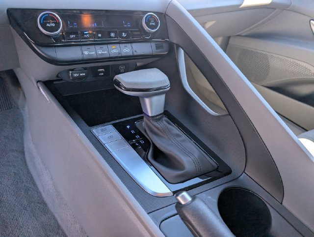 Certified 2024 Hyundai Elantra SEL FWD image 18