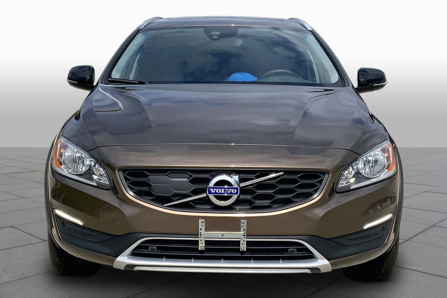 Used 2017 Volvo V60 T5 Cross Country AWD/4WD image 3