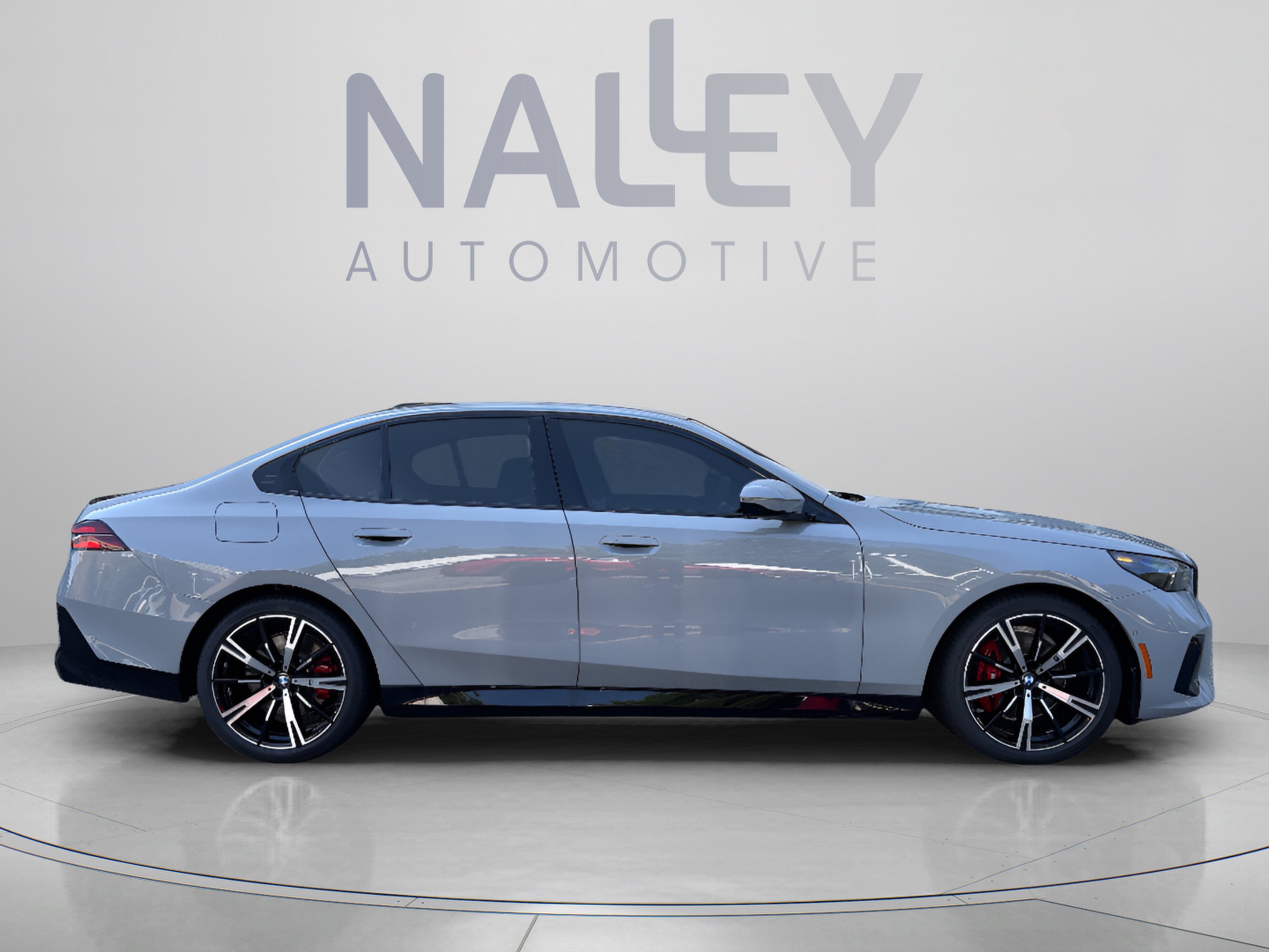 Used 2027 BMW 530i w/ M Sport Package RWD image 4