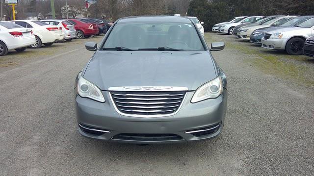 Used 2011 Chrysler 200 Touring image 2