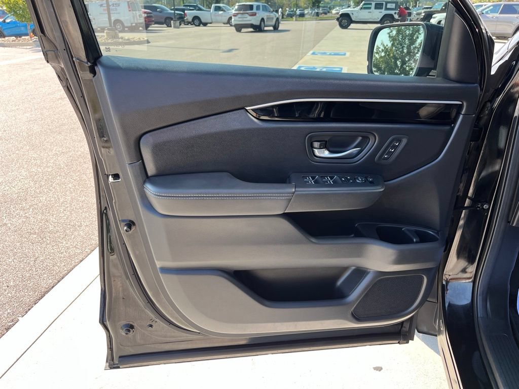 Used 2024 Honda Pilot Touring image 6