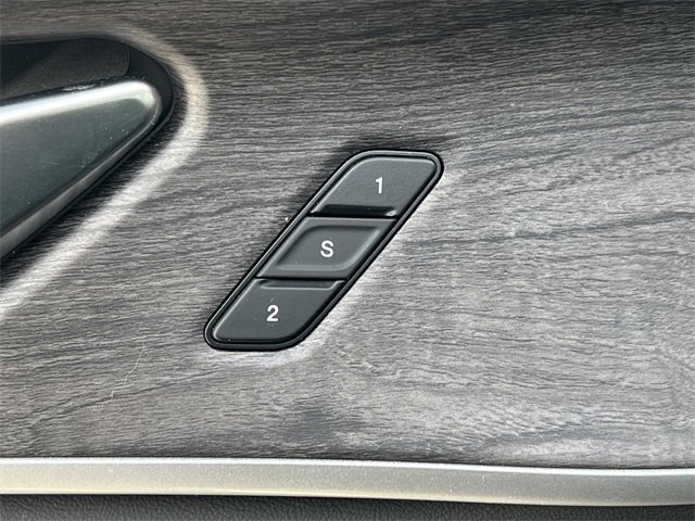 Used 2021 Jeep Grand Cherokee L Limited w/ Luxury Tech Group II image 19