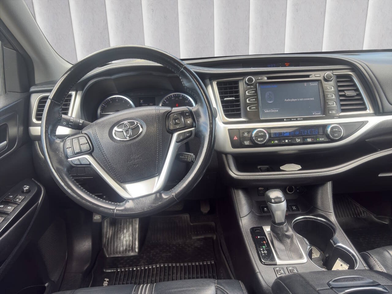 Used 2017 Toyota Highlander SE AWD/4WD image 11