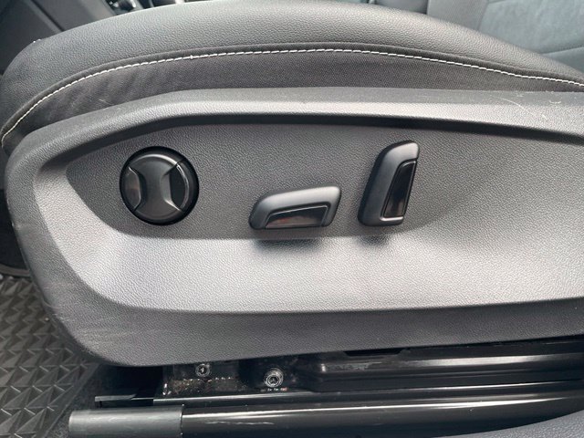 Used 2023 Volkswagen Taos SE w/ Panoramic Sunroof Package FWD image 10