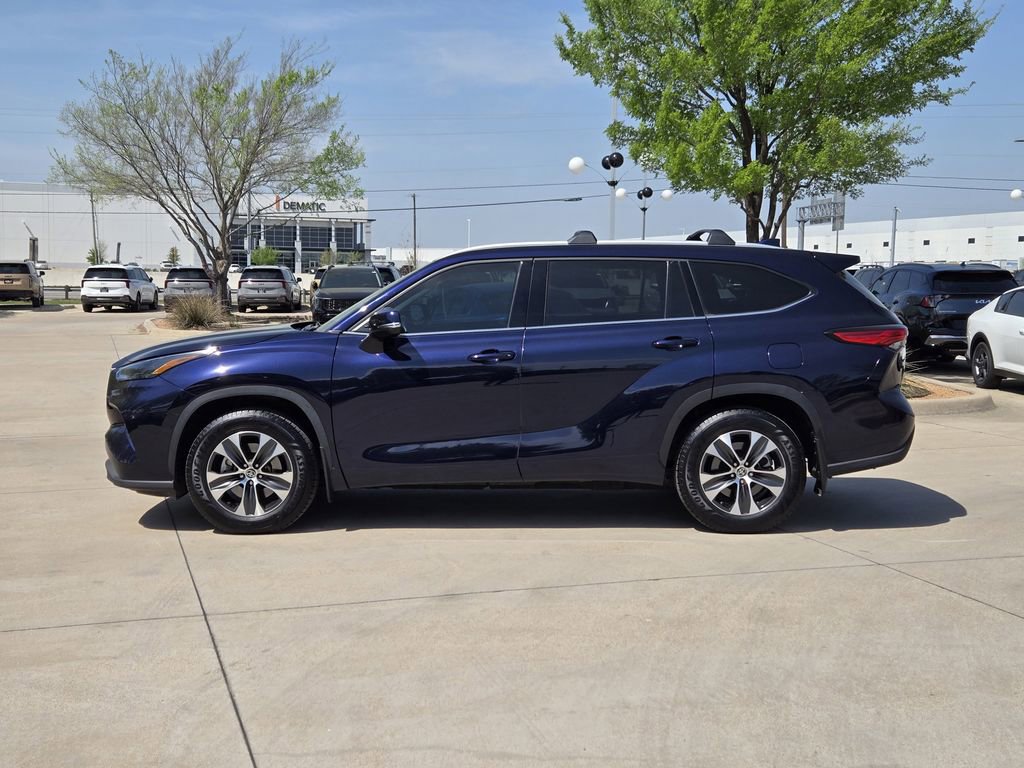 Used 2022 Toyota Highlander XLE image 12