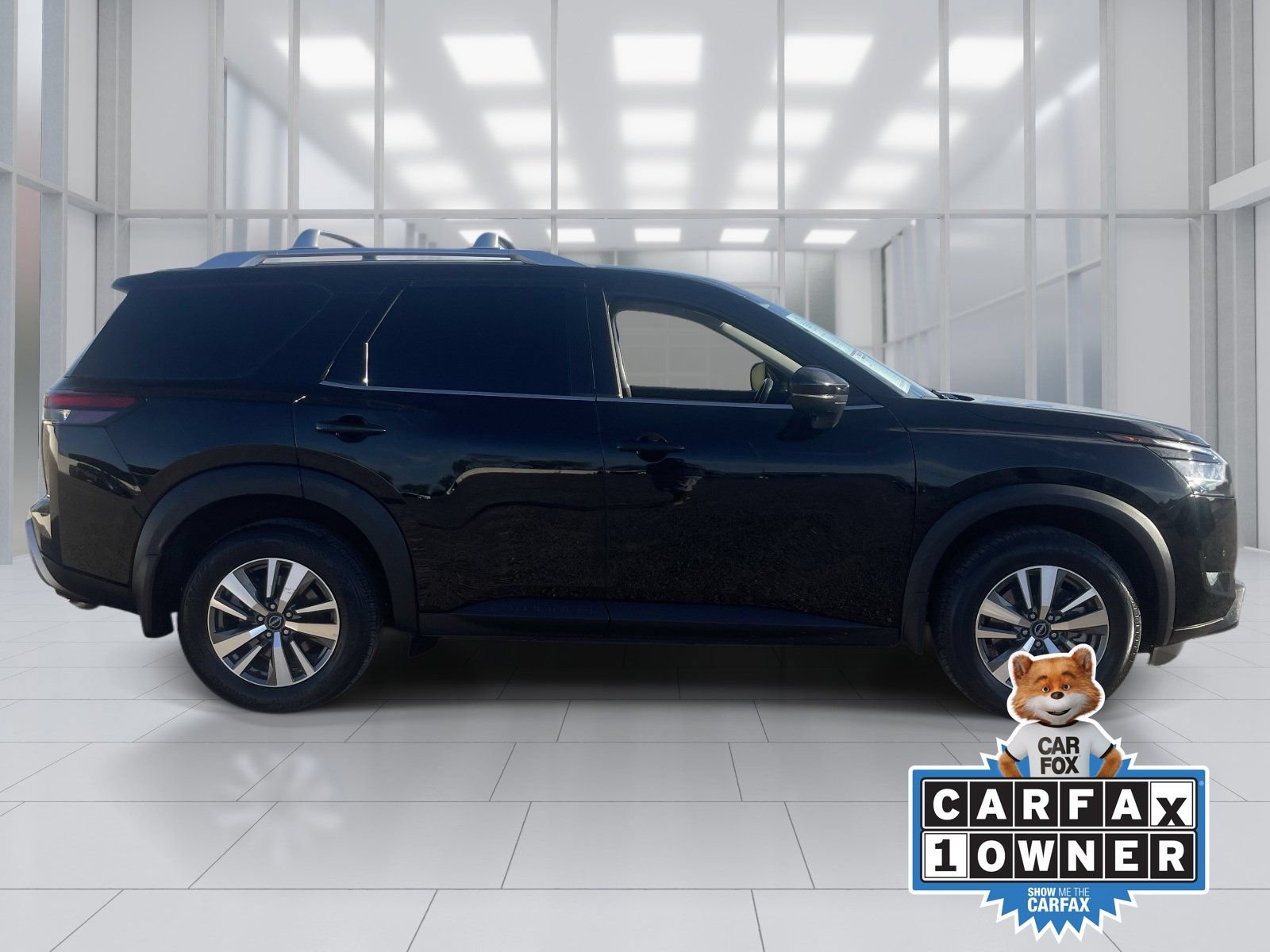 Used 2024 Nissan Pathfinder SL w/ Lighting Package (N92) FWD image 7
