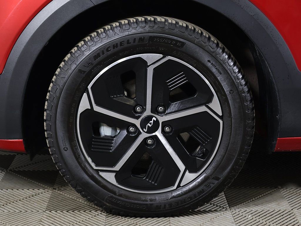 Used 2023 Kia Niro EX image 21