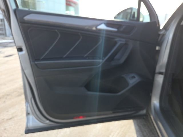 Used 2022 Volkswagen Tiguan SE image 10