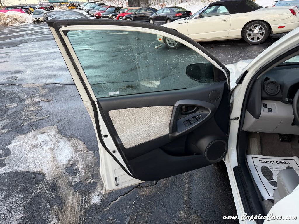 Used 2014 Toyota RAV4 EV image 6