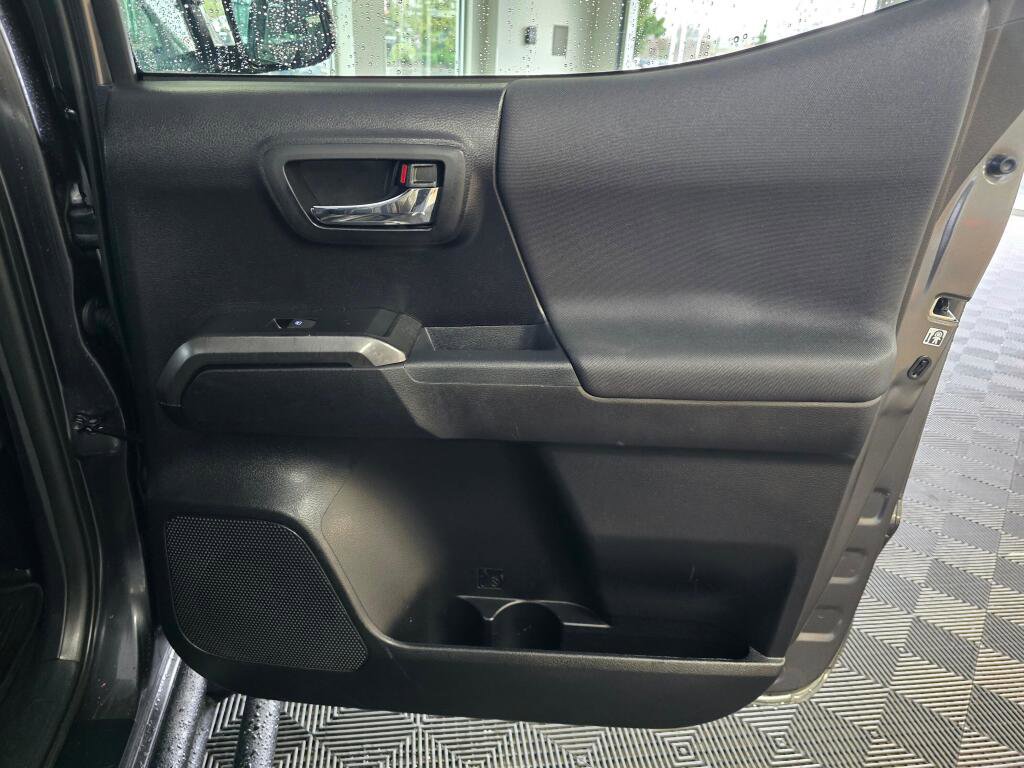 Used 2019 Toyota Tacoma TRD Sport image 31