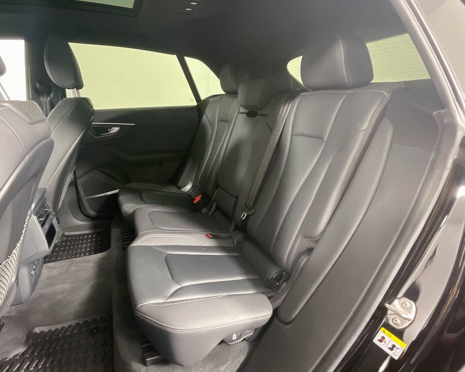 Used 2019 Audi Q8 Prestige image 19