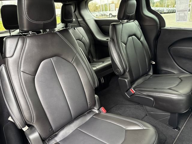 New 2026 Chrysler Pacifica Select AWD/4WD image 22
