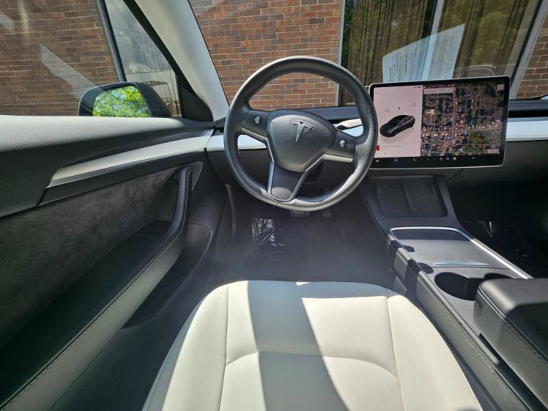 Used 2023 Tesla Model 3 Standard Range RWD image 2