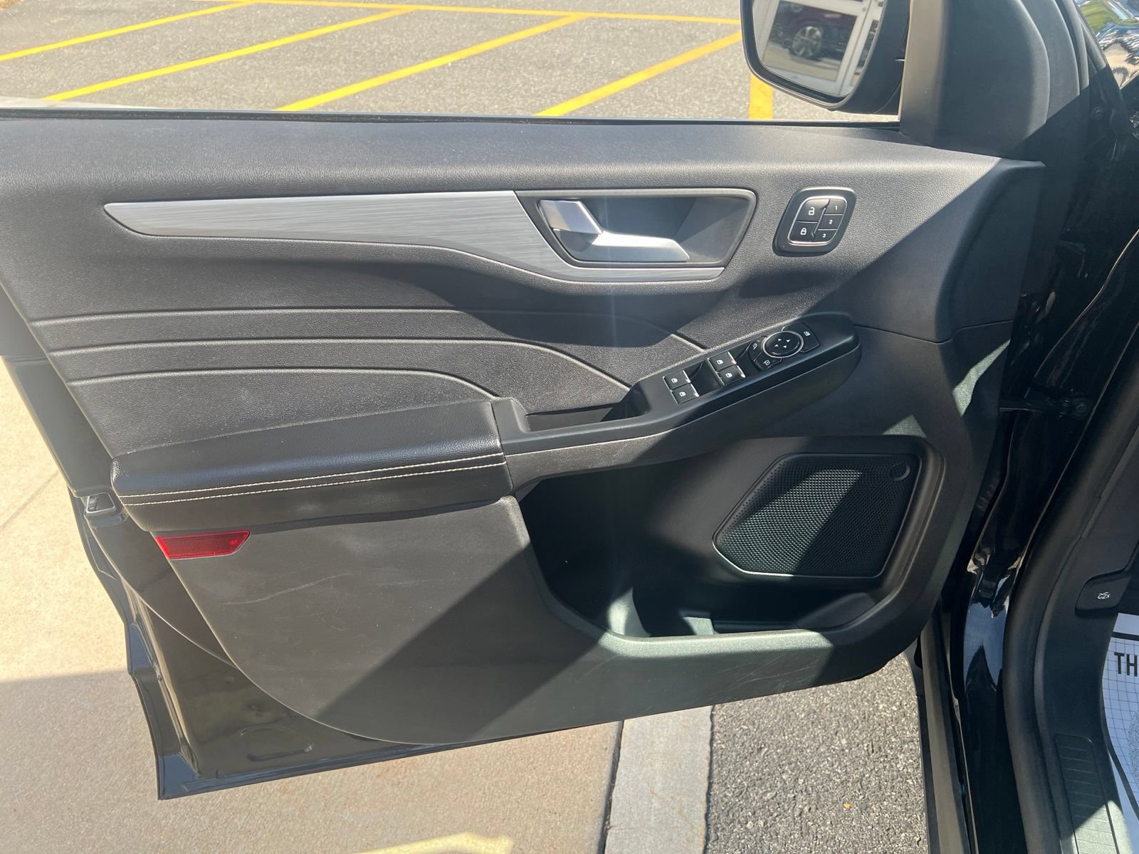 Used 2025 Ford Escape Platinum AWD/4WD image 17