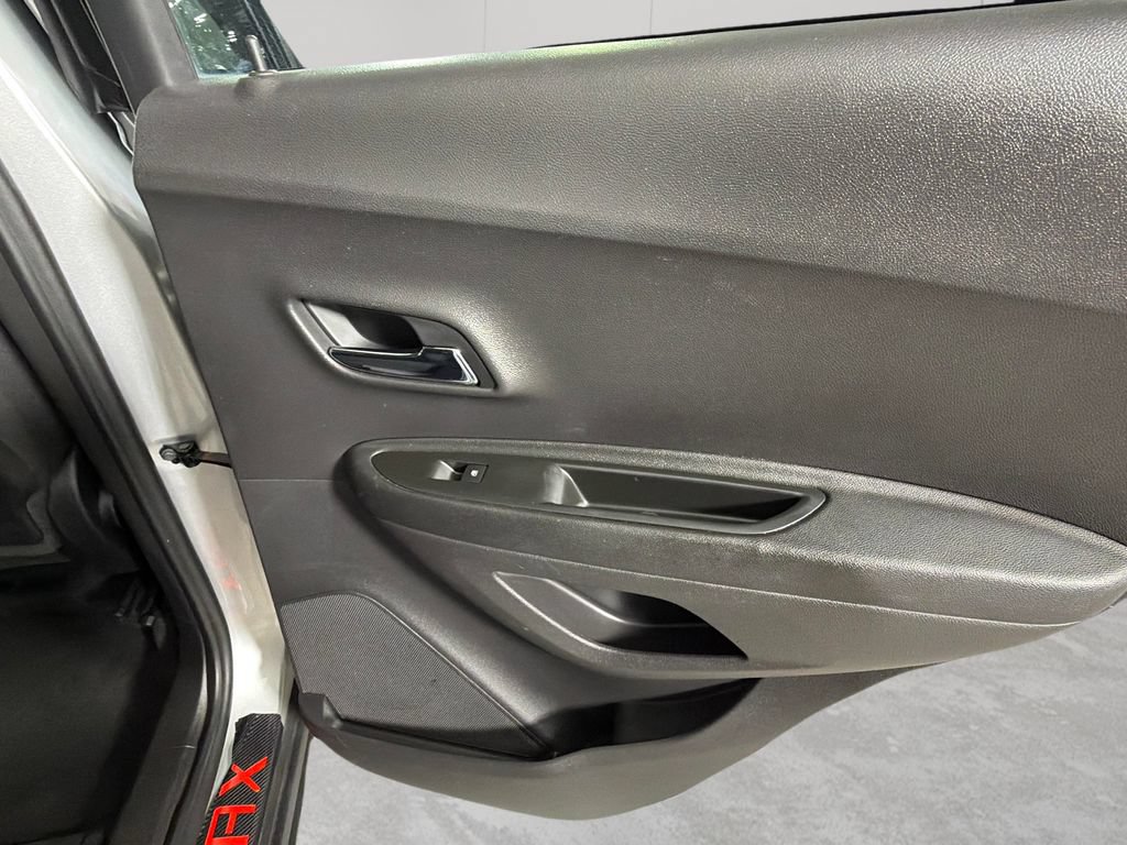 Used 2019 Chevrolet Trax LS FWD image 29