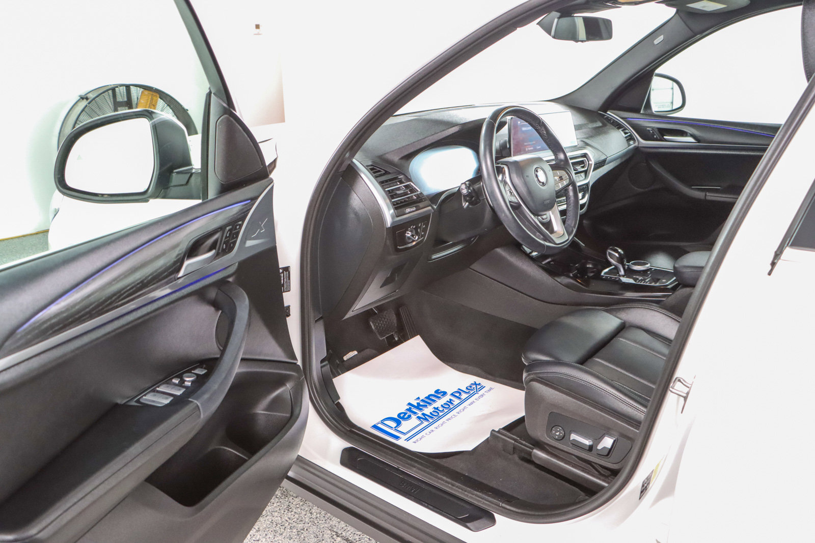 Used 2023 BMW X3 xDrive30i w/ Convenience Package image 3