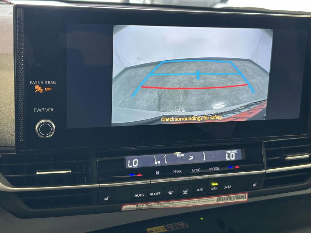 Used 2026 Toyota Sienna XLE FWD image 30