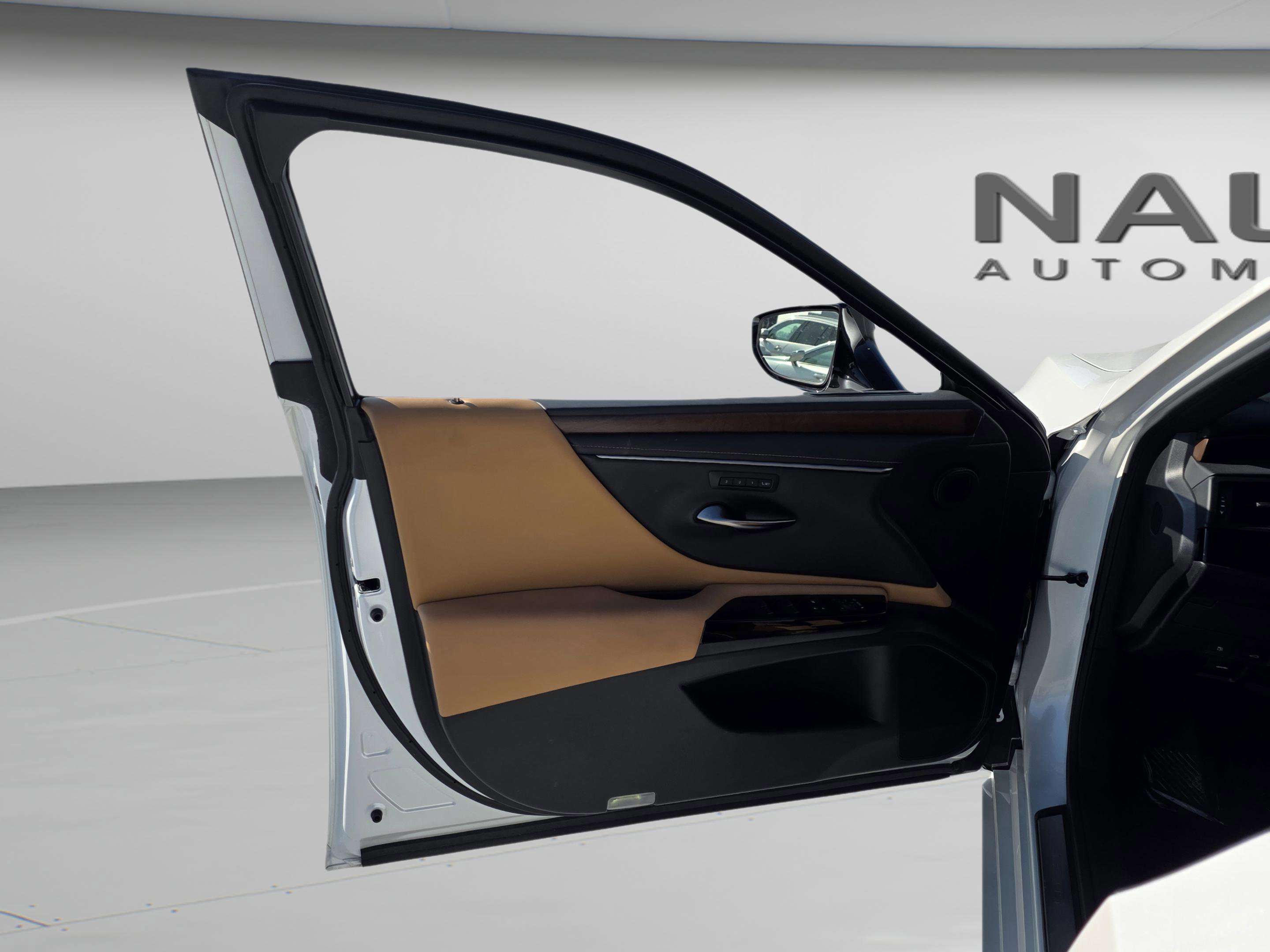 Used 2025 Lexus ES 350 w/ Premium Package image 9