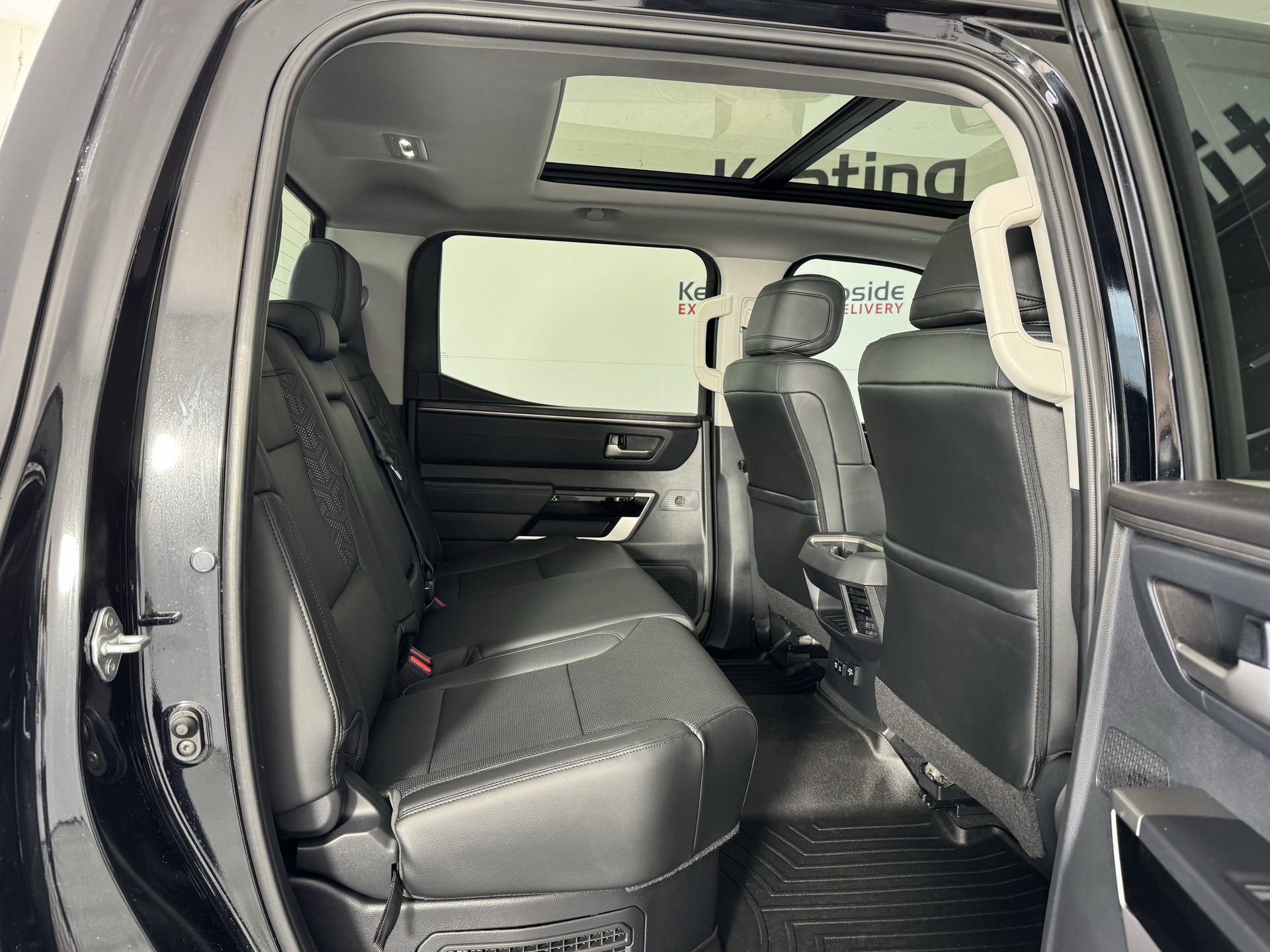 Used 2024 Toyota Tundra Limited w/ Power Package AWD/4WD image 18