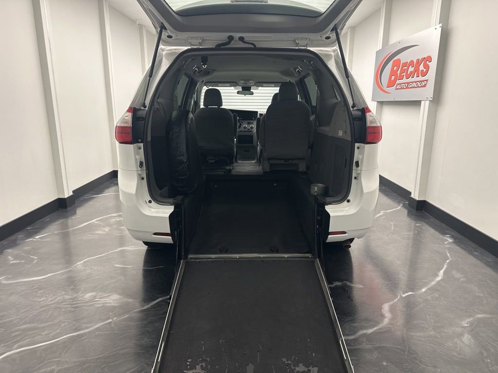 Used 2019 Toyota Sienna L image 26