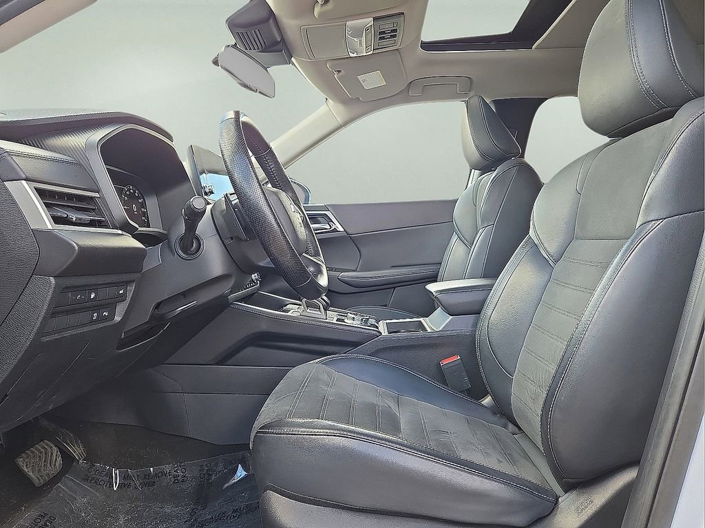 Used 2023 Mitsubishi Outlander SE image 23