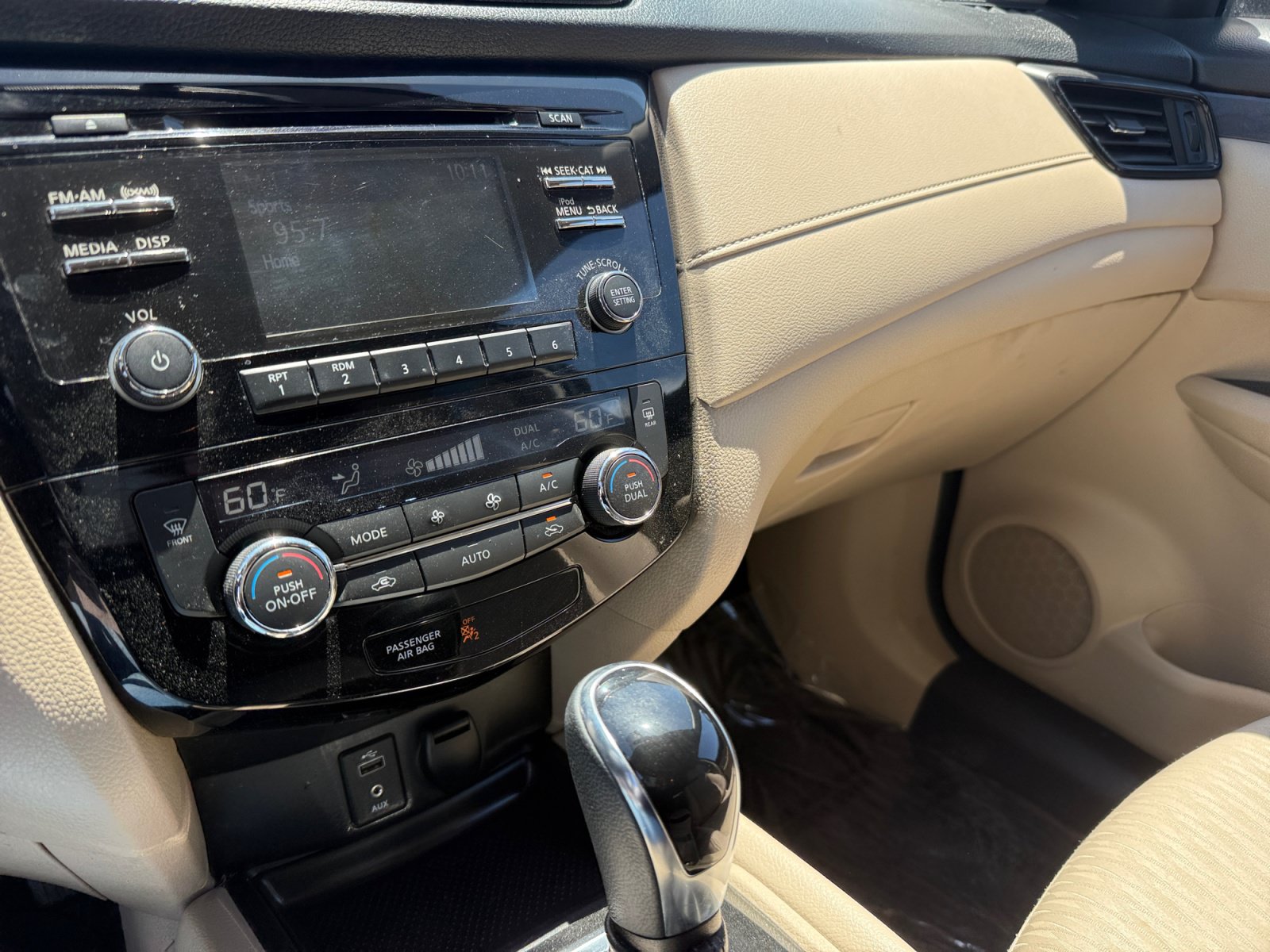 Used 2017 Nissan Rogue SV AWD/4WD image 12