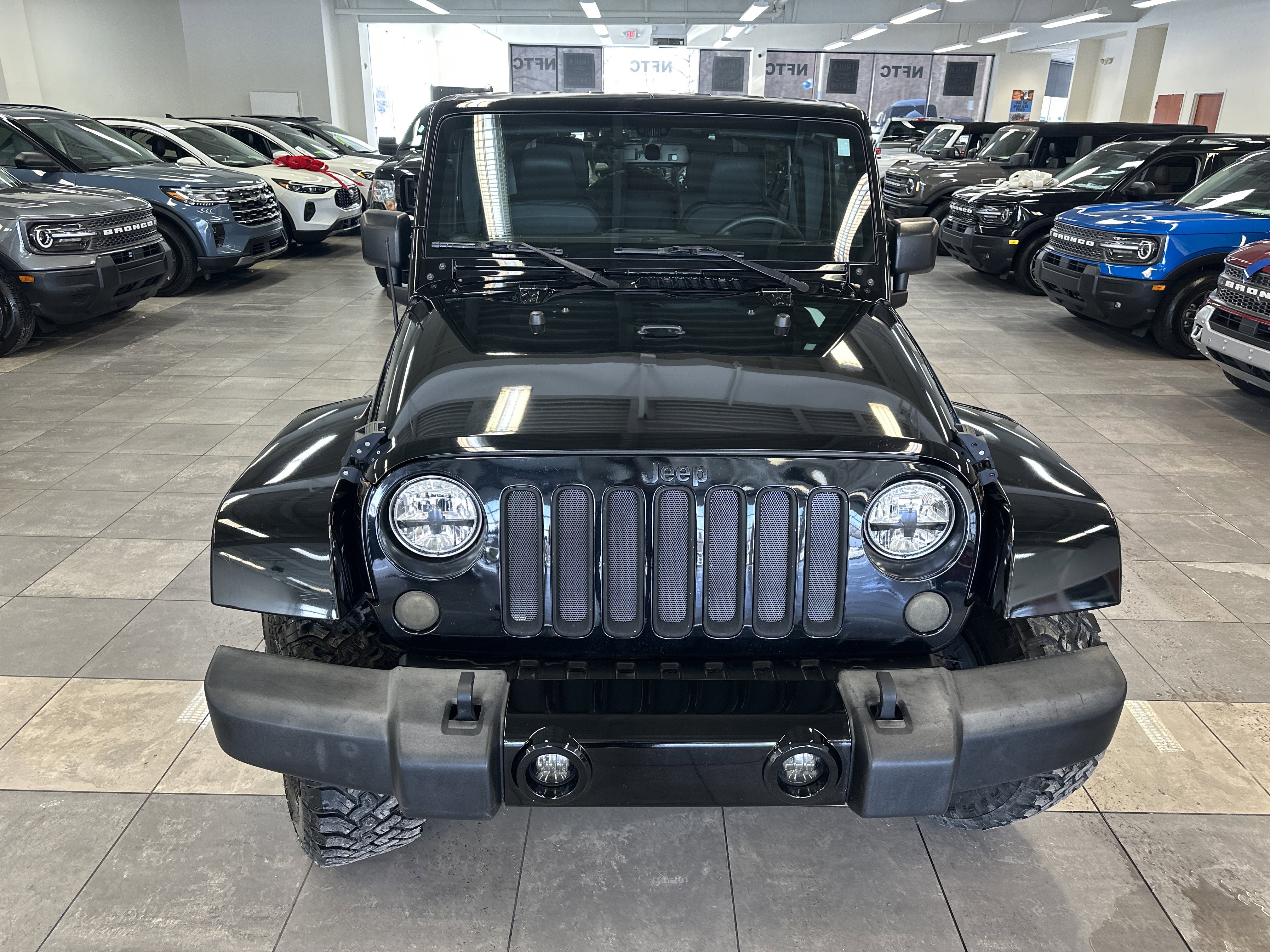 Used 2016 Jeep Wrangler Unlimited Sahara w/ Dual Top Group image 19