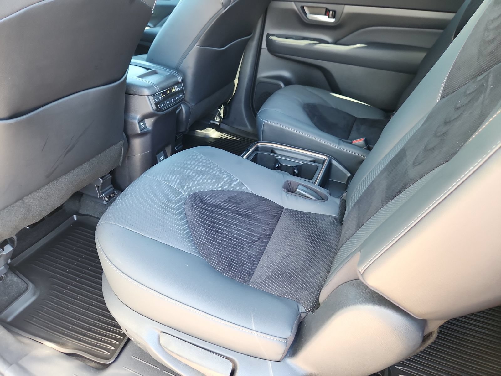 Used 2024 Toyota Grand Highlander AWD Hybrid image 12