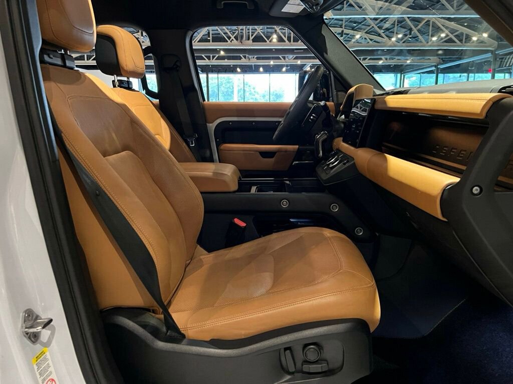 Used 2023 Land Rover Defender 110 image 36