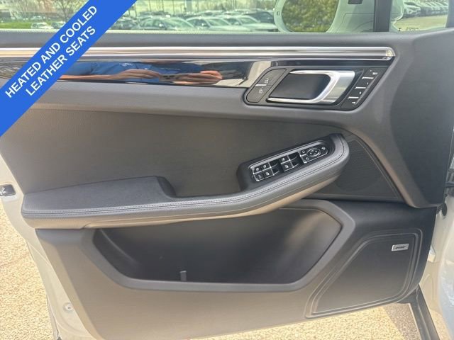 Used 2022 Porsche Macan AWD/4WD image 10