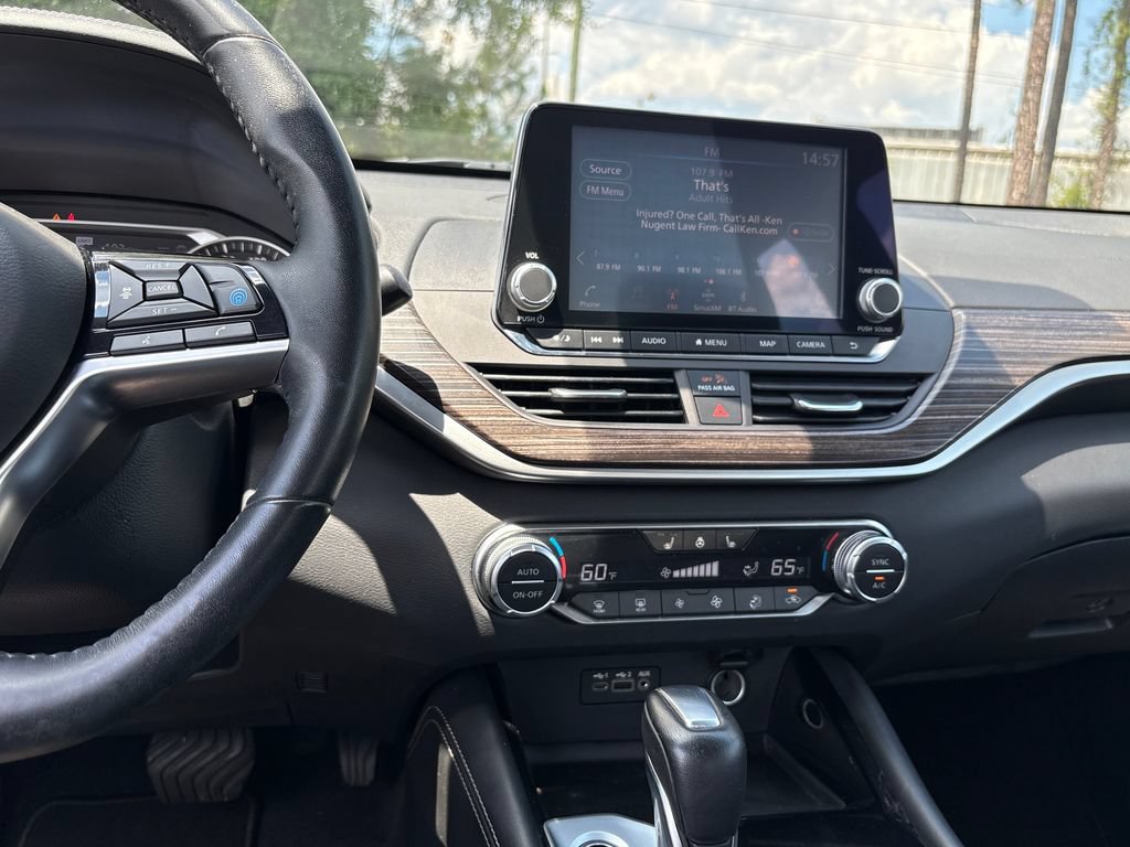 Used 2020 Nissan Altima 2.0 Platinum FWD image 15