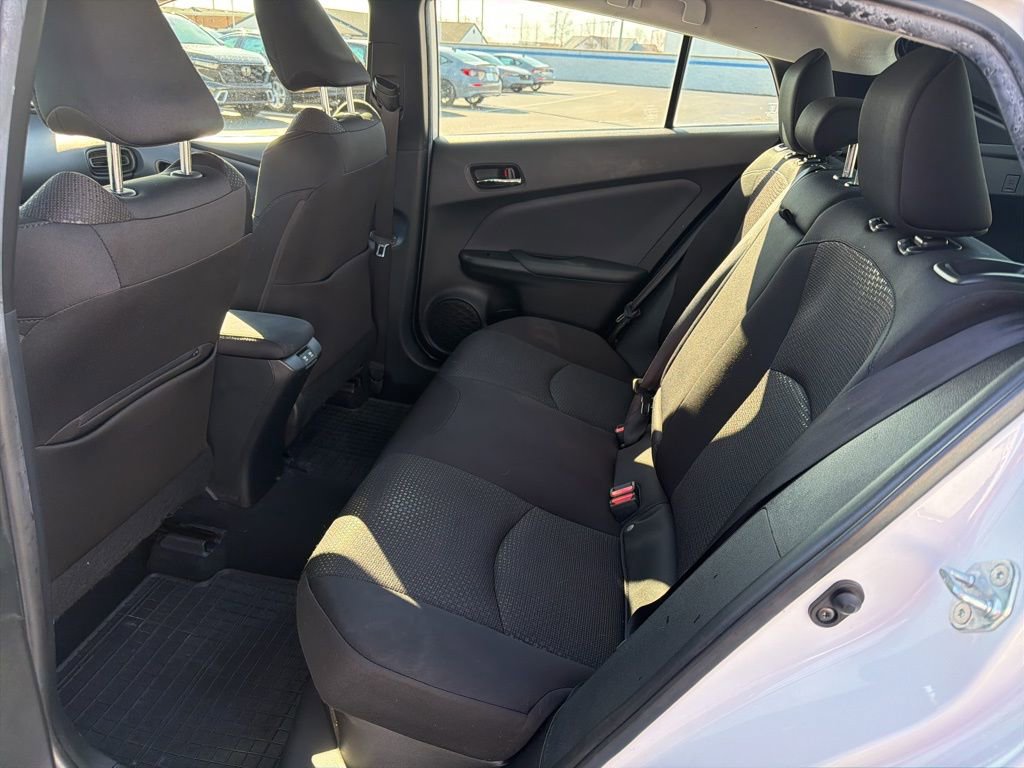Used 2021 Toyota Prius LE image 19