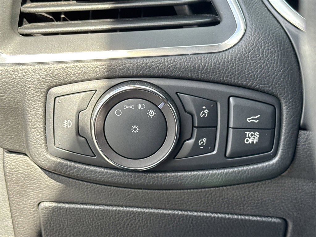 Used 2019 Ford Edge Titanium image 42
