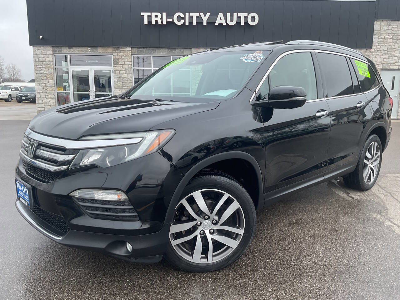 Used 2016 Honda Pilot Touring image 1