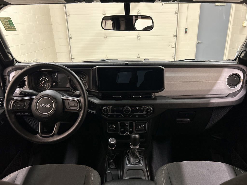Used 2024 Jeep Gladiator Sport AWD/4WD image 9