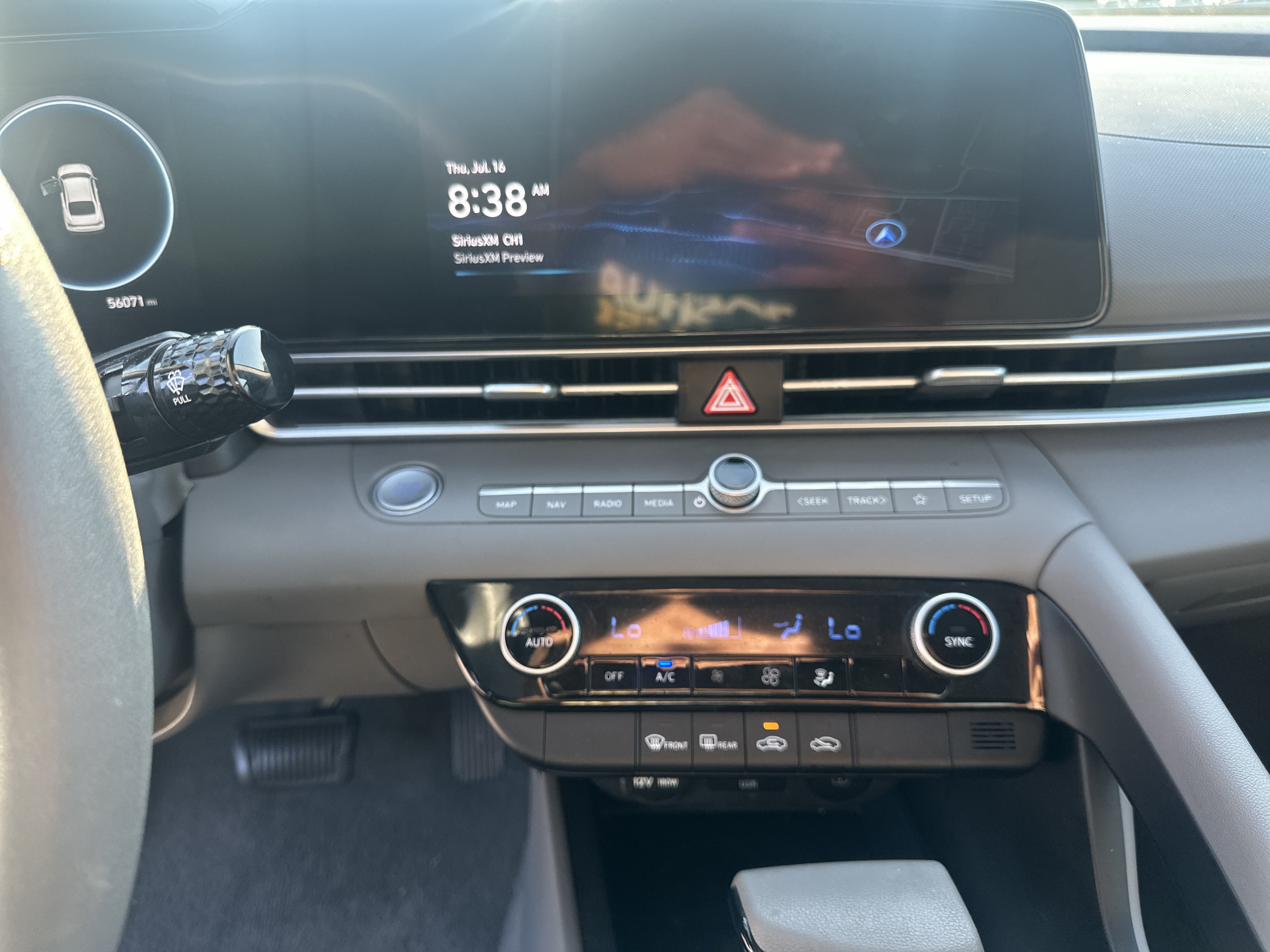 Used 2024 Hyundai Elantra SEL FWD image 28
