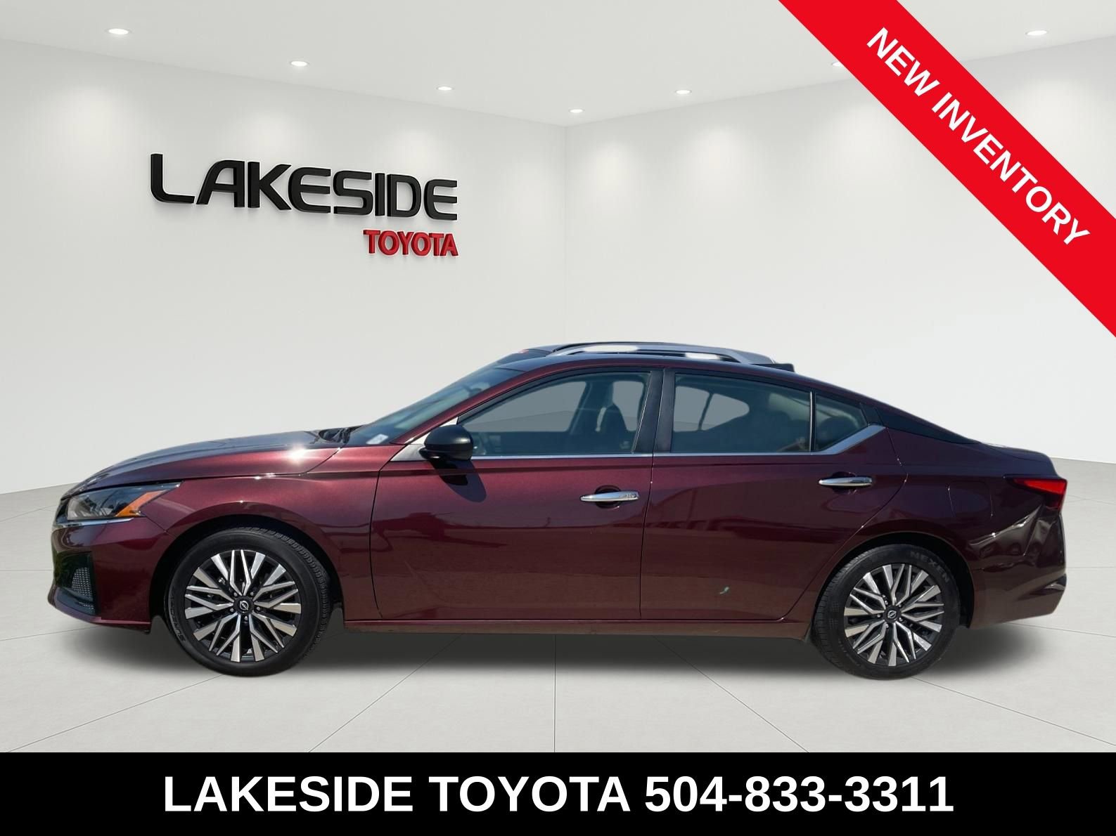Used 2024 Nissan Altima 2.5 SV image 3
