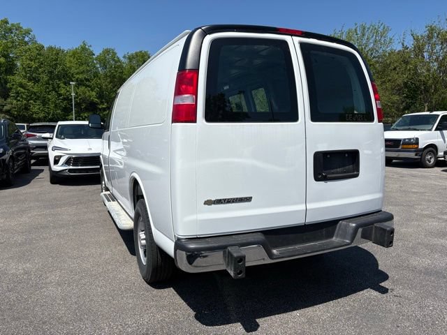 Used 2024 Chevrolet Express 2500 w/ Driver Convenience Package RWD image 3