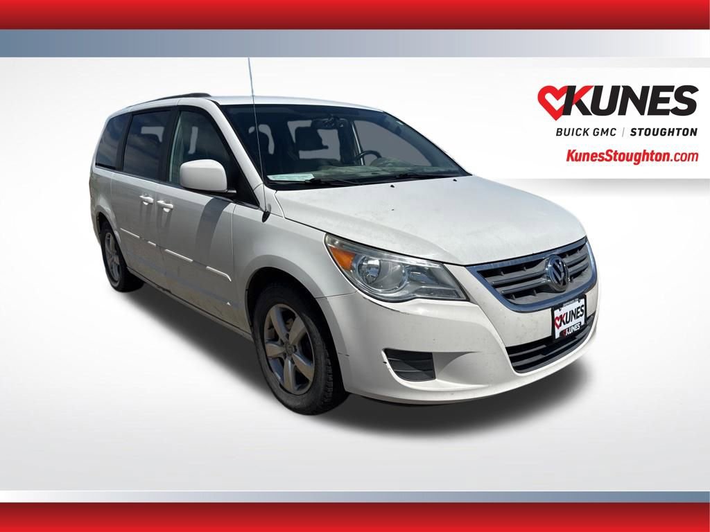 Used 2011 Volkswagen Routan SE FWD image 1