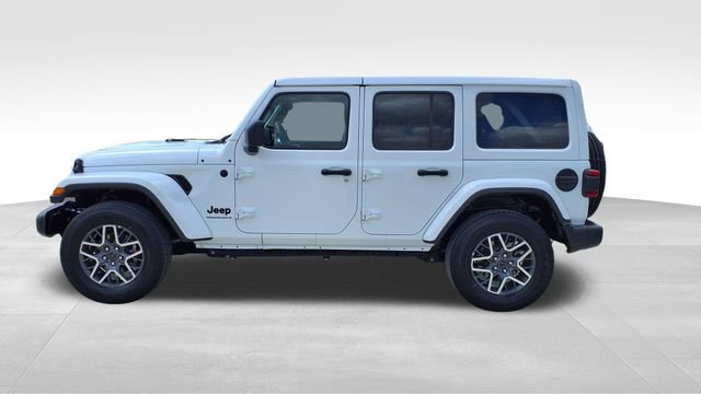 Used 2025 Jeep Wrangler Sahara image 4