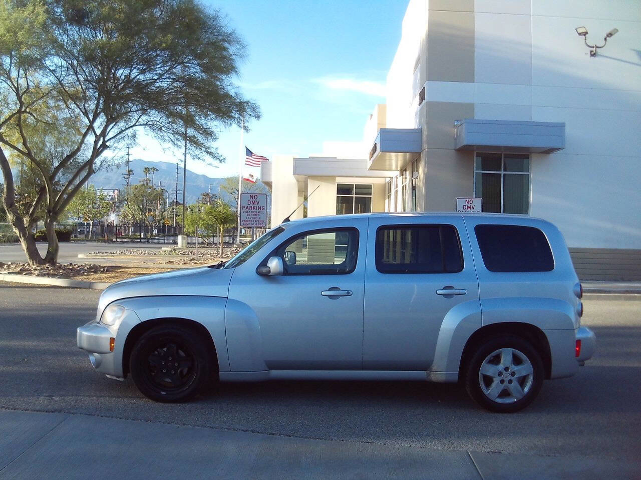 Used 2010 Chevrolet HHR LT image 4